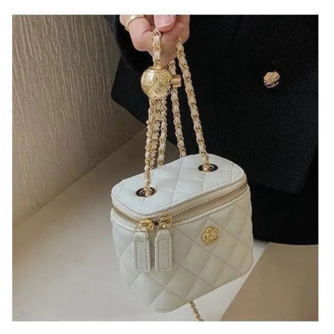 Malá dámská kabelka s řetízkem – elegantní crossbody