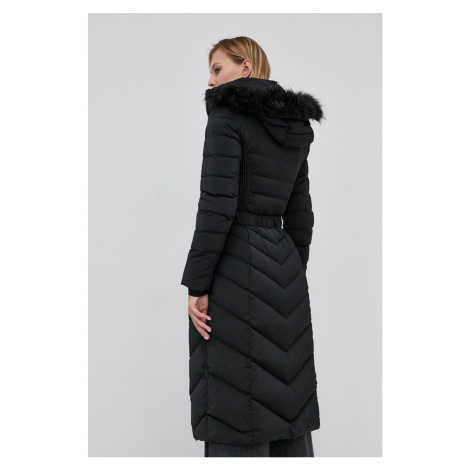 Péřová bunda Guess dámská, černá barva, zimní | Modio.cz