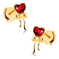Náušnice ze žlutého 9K zlata - červené granátové srdce, lesklá mašlička