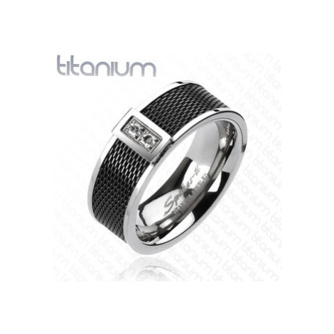 Prsten z titanu - černý síťovaný vzor, dva čiré zirkony Šperky eshop