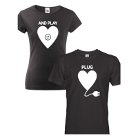 Párová trička s potiskem PLUG and PLAY - ideální dárek k Valentýnu