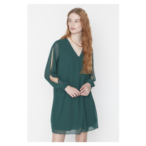 Trendyol smaragdově zelené mini šifonem lemované tkané tkané šaty