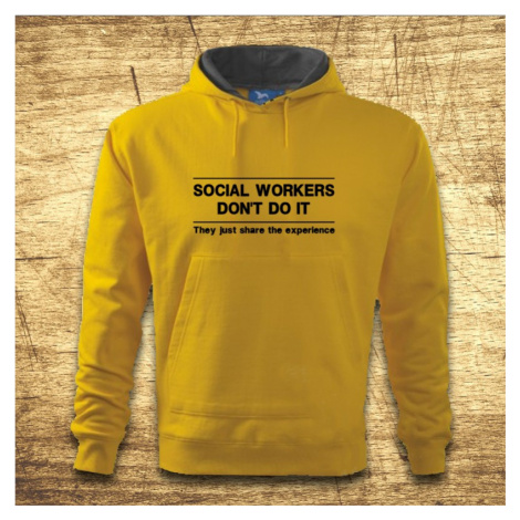 Mikina s kapucňou s motívom Social workers don´t do it BezvaTriko