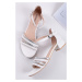 Bílo-stříbrné kožené sandály na hrubém podpatku 9-28200