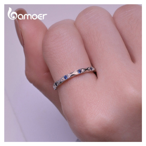 Minimalistický stříbrný prsten zdobený kamínky LOAMOER