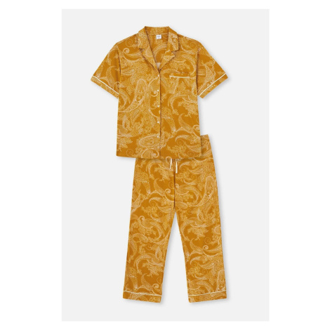 Dagi hořčicová souprava pyžam s límečkem a potiskem, ve velikosti plus.