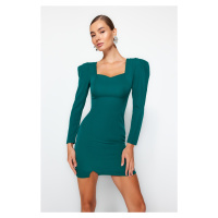 Trendyol Emerald Green Vypasovaný rukáv Detailní štěrbinové tkané šaty