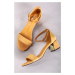 Žluté semišové sandály na hrubém podpatku 142836