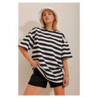 Trend Alaçatı Stili Women's Black Crew Neck Thick Striped Oversized T-Shirt
