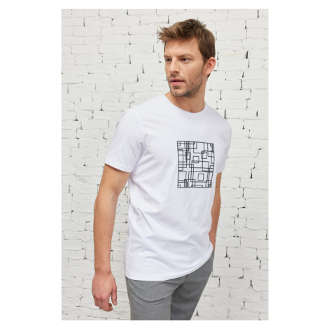 ALTINYILDIZ CLASSICS Pánské bílé slim fit slim fit tričko s bavlněným výstřihem s výstřihem. AC&Co / Altınyıldız Classics