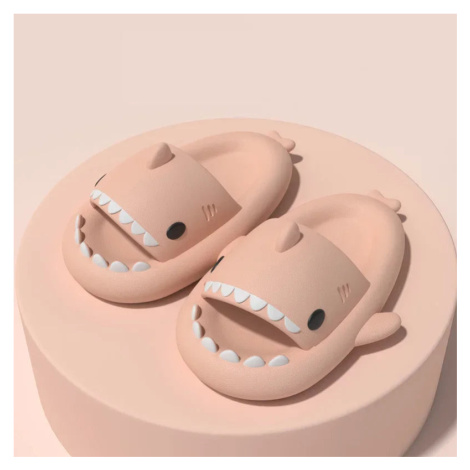 Dětské pantofle s motivem žraloka a měkkou podrážkou