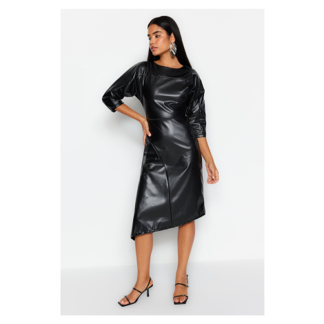 Trendyol černé tkané šaty z umělé kůže s asymetrickým rozepínáním sukně v pase