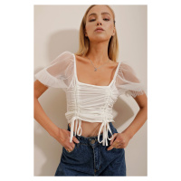 Trend Alaçatı Stili Women's White Square Collar Sandy Crop Blouse with Tulle Sleeves and Pleats
