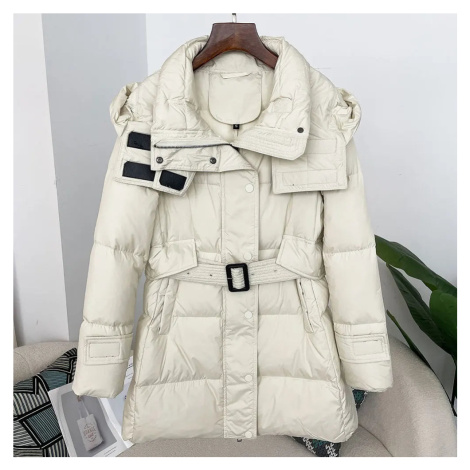 Dlouhá dámská péřová bunda s páskem – teplá parka s kapucí