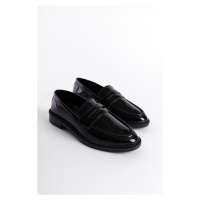 Capone Outfitters Loafer Shoes