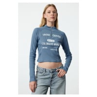 Trendyol Indigo Slogan Printed Zipper Detailed Crop/Short Knitted Blouse