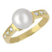 Brilio Půvabný prsten ze žlutého zlata s krystaly a pravou perlou 225 001 00237 58 mm