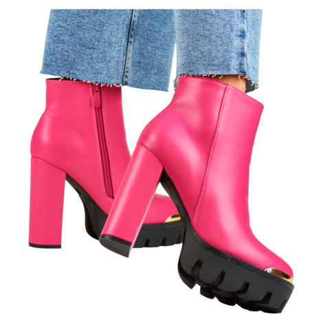 Dámské kotníkové boty v růžové barvě s mohutným podpatkem