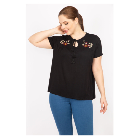 Şans Women's Black Plus Size Embroidery Detailed Collar Laced Blouse