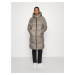 Calvin Klein dámský béžový kabát DOWN LONG PUFFER