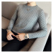 Teplý pánský svetr s texturovaným kostkovaným vzorem
