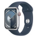 Apple Watch Series 9 45mm Cellular Stříbrný hliník s bouřkově modrým sportovním řemínkem - S/M
