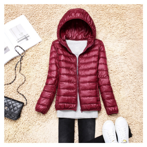Prošívaná dámská bunda péřovka s kapucí