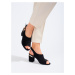 Praktické sandály černé dámské na širokém podpatku