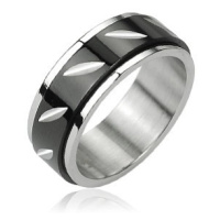 Ocelový prsten s otáčivým černým středem - zářezy