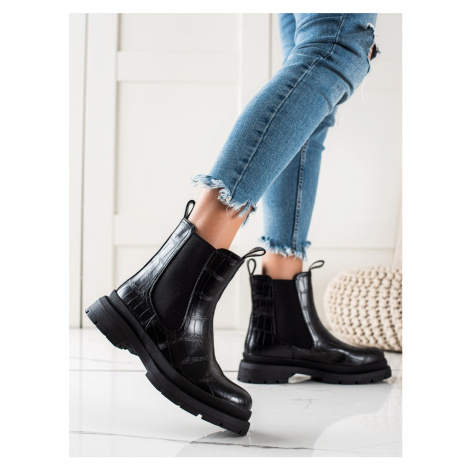 Výborné černé kotníčkové boty dámské na plochém podpatku WEIDE