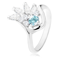 Lesklý prsten ve stříbrném odstínu, čirý zirkonový vějíř, světle modrý zirkon