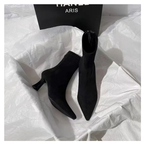 Elastické dámské boty na podpatku