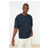 Trendyol Námořnická modrá Pánské tričko volného / pohodlného střihu ze 100% bavlny s textovým po
