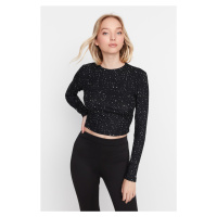 Trendyol černý vzorovaný přiléhavý/jednoduchý crop top s kulatým výstřihem, pružný pletený svetr