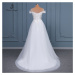 Svatební šaty áčkového střihu s odhalenými rameny