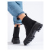 Moderní černé dámské kotníčkové boty na plochém podpatku