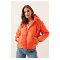 By Saygı Elastická kapsa v pase s kapucí s podšívkou Péřový kabát oranžový
