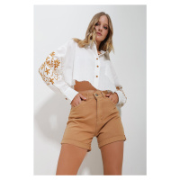 Trend Alaçatı Stili Women's White Embroidered Sleeves Single Pocket Crop Shirt