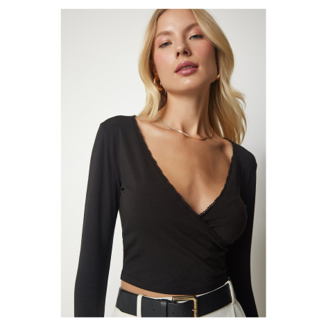 Happiness İstanbul Women's Black Guipure Detailed V Neck Knitted Crop Blouse