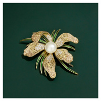 Éternelle Brož se sladkovodní perlou a zirkony Isa - květina B7149-8850866201 Zlatá
