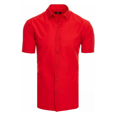 červená košile s krátkým rukávem