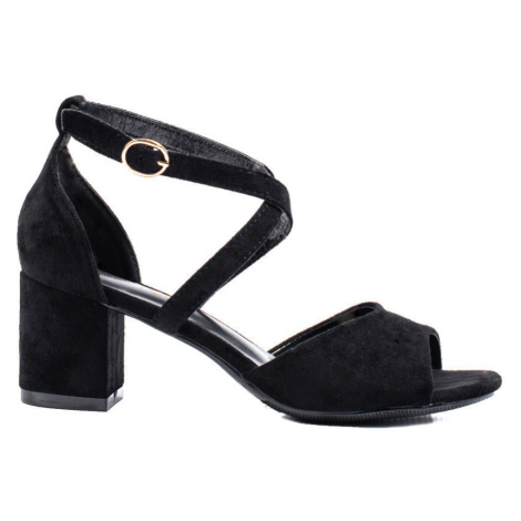 Výborné dámské černé sandály na širokém podpatku W. POTOCKI