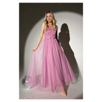 Růžové třpytivé šaty s tylovou sukní