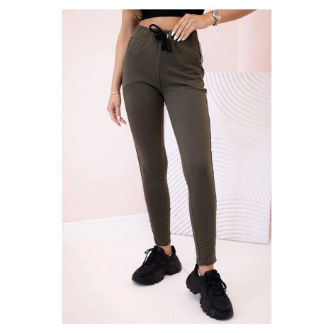 Dámské teplákové kalhoty s lampasem a šňůrkou v pase khaki