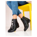 Krásné dámské černé kotníčkové boty na plochém podpatku
