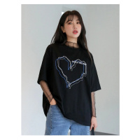Know Women's Striped Figure Heart Printed Have A Holiday Black T-shirt, Have A Holiday