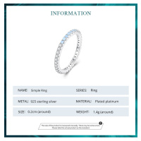 Minimalistický prsten zdobený zirkony