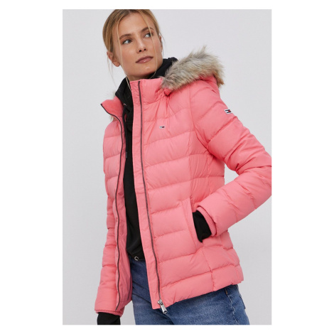 Péřová bunda Tommy Jeans dámská, růžová barva, zimní Tommy Hilfiger |  Modio.cz