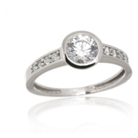 Prsten z bílého zlata s čirými zirkony PR0546F + DÁREK ZDARMA