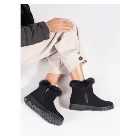 Praktické černé kotníkové boty dámské bez podpatku